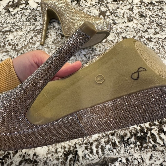 Shi by Journeys Elegant Gold Glittery Peep-Toe Heels size 9 - Picture 8 of 8